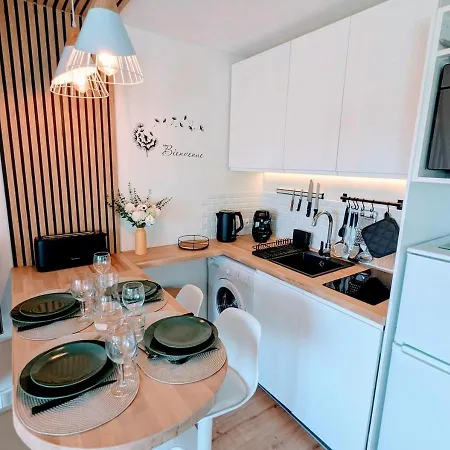 Apartamento Duplex Vue à Deux Pas De La Plage, Balcon Et Espace Cinéma *